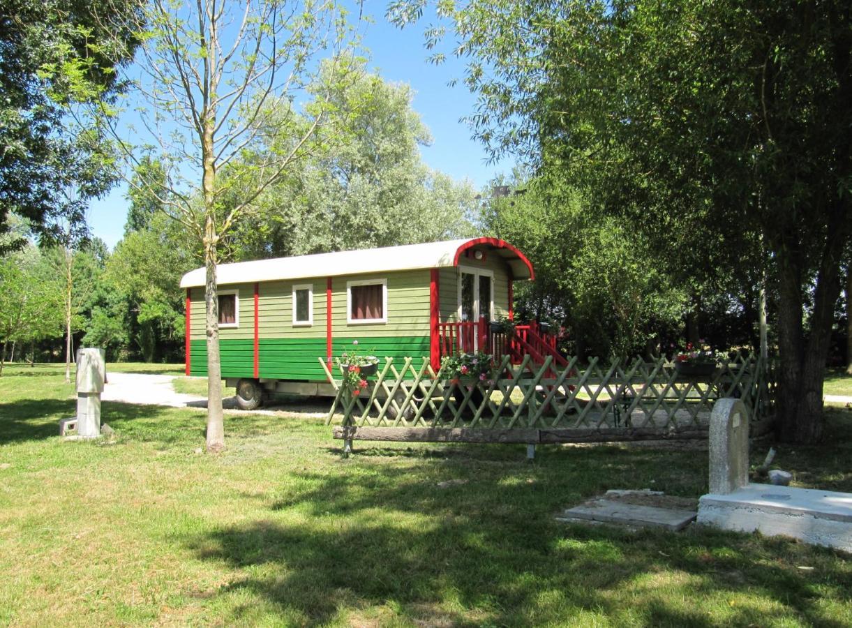 Camping Belle Riviere Chaniers Exterior photo