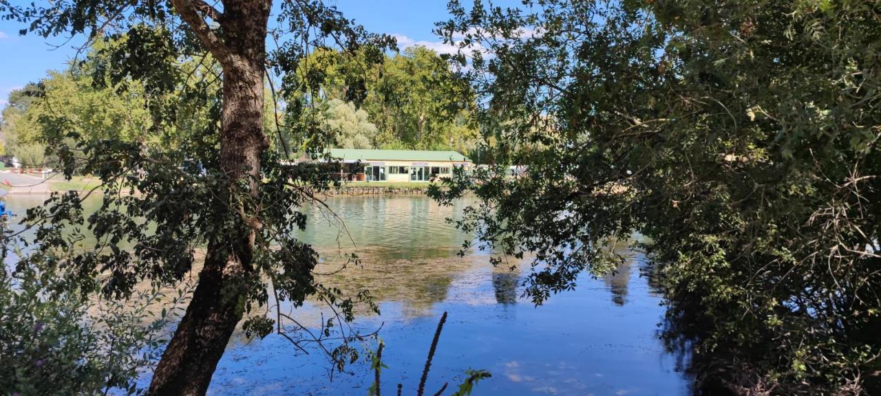 Camping Belle Riviere Chaniers Exterior photo